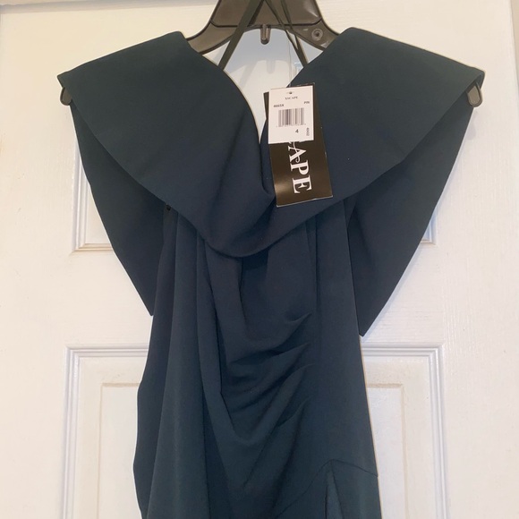 Xscape Sleeveless Formal Green Dress, Size 4 - Picture 4 of 9